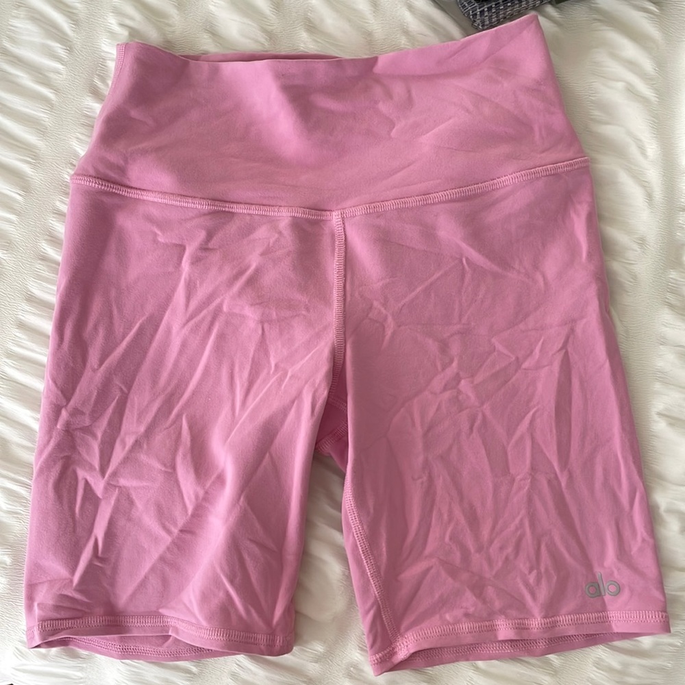 Alo baby pink biker shorts size medium, never worn